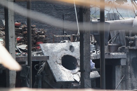 Lò luyện phôi thép bị đổ nghiêng