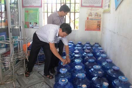 Sở GD-ĐT Nghệ An kiểm tra công tác chuẩn bị nước uống phục vụ sĩ tử trong kỳ thi