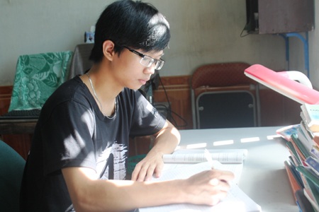 Chân dung chàng thủ khoa ĐH Ngoại thương năm 2014 - Phạm Đức Toàn.