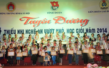 85 gương mặt đội viên, nhi đồng vượt khó học giỏi tỉnh Nghệ An năm 2014 được tuyên dương tối 14/7.