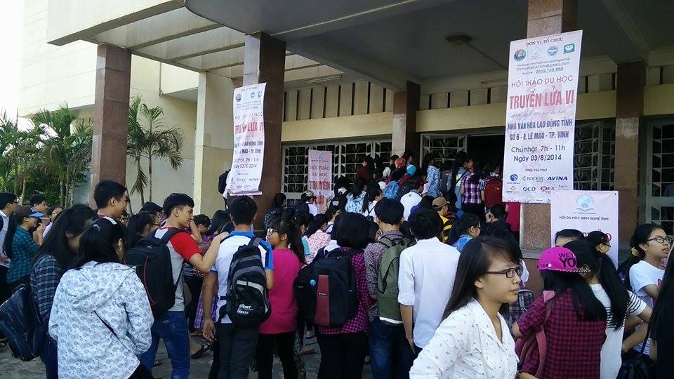 Nghệ An: Hơn 1000 bạn trẻ thổi bùng khát khao du học - 4 Chị Đào Thị Hằng (thường gọi là Hằng mắm ruốc) chia sẻ: “Nơi nào có ý chí nơi đó có con đường”.