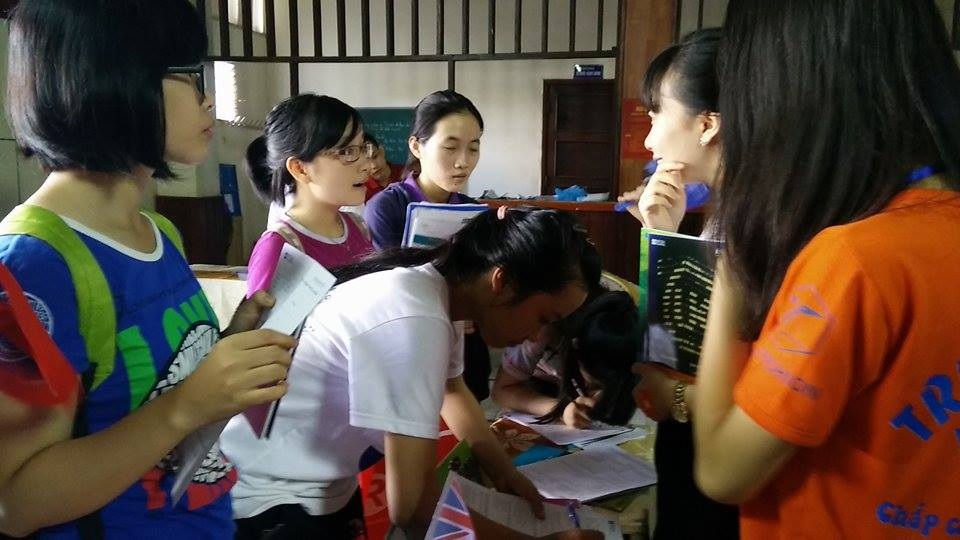 Nghệ An: Hơn 1000 bạn trẻ thổi bùng khát khao du học - 12 Chị Đào Thị Hằng (thường gọi là Hằng mắm ruốc) chia sẻ: “Nơi nào có ý chí nơi đó có con đường”.