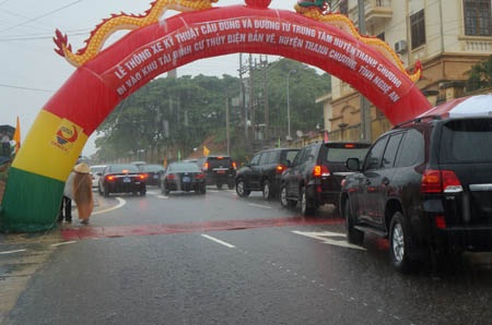 Thông xe kỹ thuật cầu vào khu tái định cư thủy điện Bản Vẽ