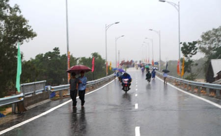 Thông xe kỹ thuật cầu vào khu tái định cư thủy điện Bản Vẽ