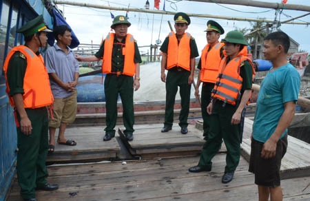 BĐBP tỉnh Nghệ An kêu gọi ngư dân đưa thuyền vào các cửa lạch tránh bão số 3