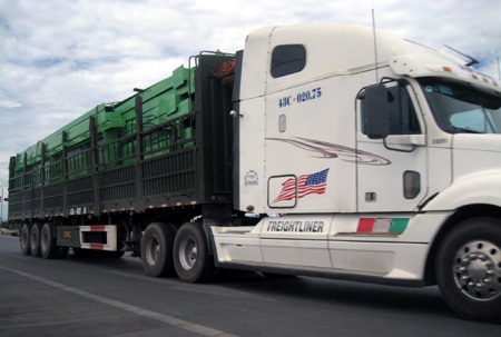 Những chiếc xe quá tải, quá khổ, tung tăng trên tuyến quốc lộ 1A - đường tránh TP Vinh.