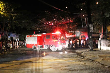 Hiện trường vụ cháy cột điện trong đêm 20/8 tại khu vực khối Vinh Quang, phường Hưng Bình (TP Vinh)