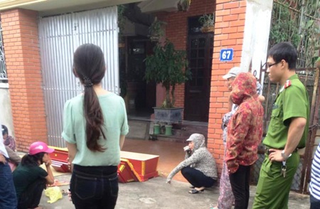 Lực lượng công an phường Cửa Nam có mặt để ổn định tình hình an ninh trật tự