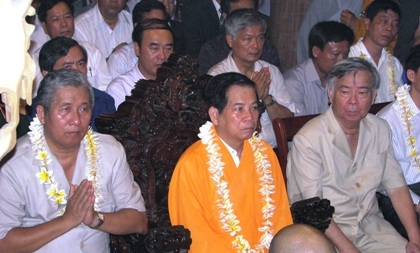 Chủ tịch nước Nguyễn Minh Triết dâng hương tại Đền Xã Tắc  - 2