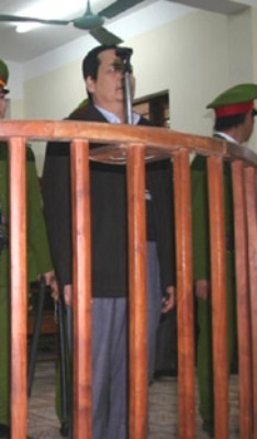 Y án 9 năm tù hiệu trưởng mua dâm nữ sinh  - 1