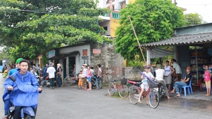 Đối tượng giết người hạ súng đầu hàng trước công an - 1