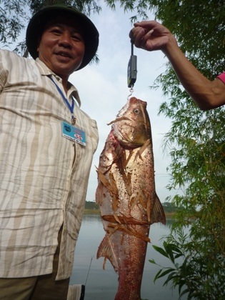 Theo chân các “cần thủ” lên núi săn cá hồ Bầu Lầy - 2