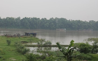 Di tích nghìn tuổi kêu cứu trước nạn “cát tặc”  - 2