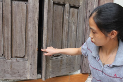 Lợi dụng đêm mưa bão cạy cửa chùa trộm cổ vật - 1