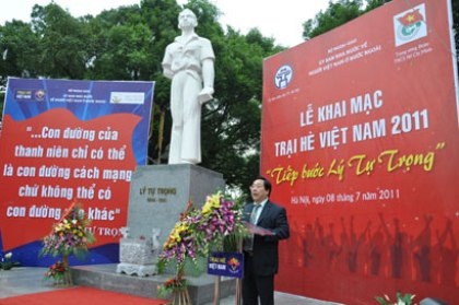 Khai mạc trại hè 2011: Thanh niên kiều bào về tiếp bước Lý Tự Trọng - 1 Khai mạc trại hè 2011: Thanh niên kiều bào về tiếp bước Lý Tự Trọng - 1