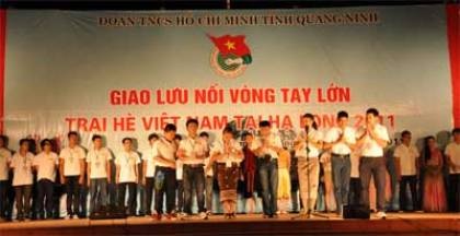 Thanh thiếu niên kiều bào hào hứng bình chọn cho kỳ quan Vịnh Hạ Long - 2 Thanh thiếu niên kiều bào hào hứng bình chọn cho kỳ quan Vịnh Hạ Long - 2