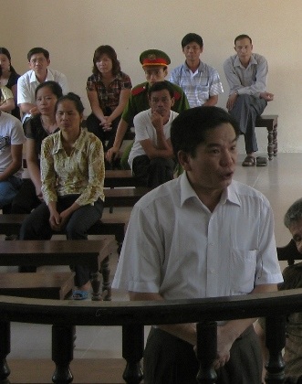 Y án 15 năm tù với nguyên chủ tịch xã bán đất công bỏ túi tư - 1