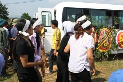 Vụ thảm sát tại Bắc Giang: Những vành khăn tang phủ trắng trưa hè - 8