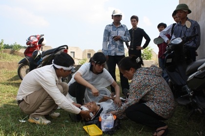 Vụ thảm sát tại Bắc Giang: Những vành khăn tang phủ trắng trưa hè - 15