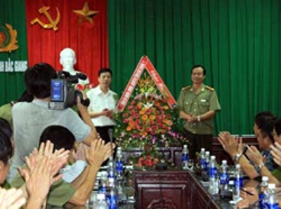 Thưởng nóng Ban Chuyên án Công an tỉnh Bắc Giang - 1 Thưởng nóng Ban Chuyên án Công an tỉnh Bắc Giang - 1
