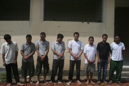 Triệt phá vụ đánh bạc liên tỉnh, thu giữ hơn 300 triệu đồng - 1