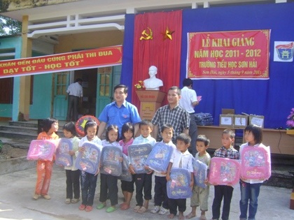 Tiếp sức năm học mới cùng trẻ em vùng cao Bắc Giang - 2