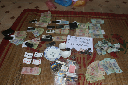 Triệt phá vụ đánh bạc liên tỉnh, thu giữ hơn 300 triệu đồng - 2