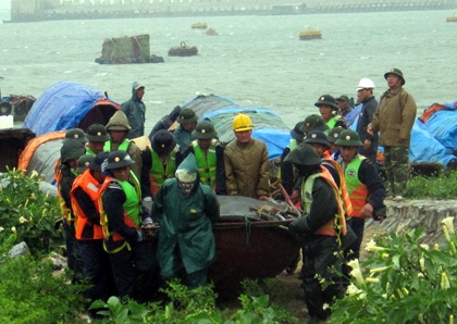 Dừng các hoạt động trên biển, khẩn cấp di dời dân tránh bão - 6