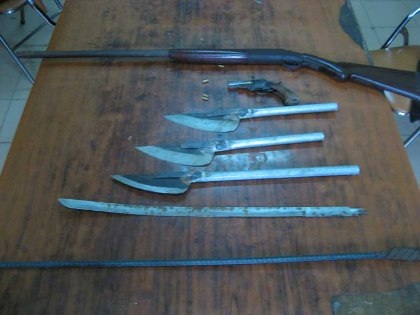 Liên tiếp triệt phá các băng nhóm côn đồ dùng vũ khí “nóng” đòi nợ thuê - 2 Liên tiếp triệt phá các băng nhóm côn đồ dùng vũ khí “nóng” đòi nợ thuê - 2