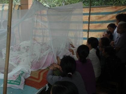 2 bà cháu thiệt mạng sau vụ lở đất kinh hoàng - 2