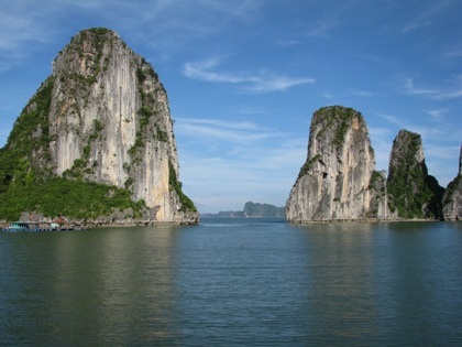 Khôi phục hoạt động trên vịnh Hạ Long sau bão số 5 - 1