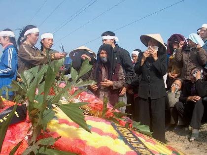 Vụ nổ xe máy kinh hoàng: Viện Khoa học hình sự vào cuộc - 1