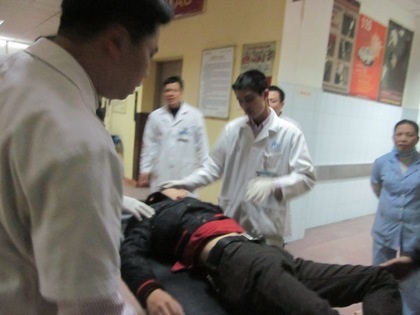 Cấp cứu hàng chục nạn nhân vụ cháy cao ốc EVN - 2