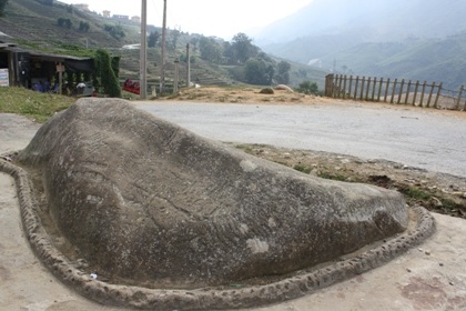 Lời kêu cứu từ bãi đá cổ Sa Pa - 1