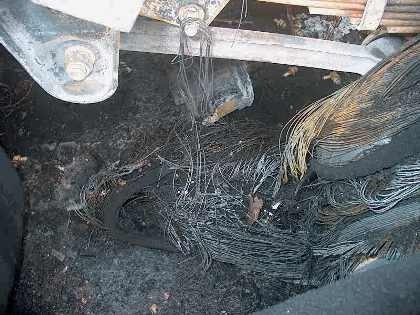 Xe chở khí đang chạy bỗng cháy đùng đùng trên Quốc lộ 1A - 2