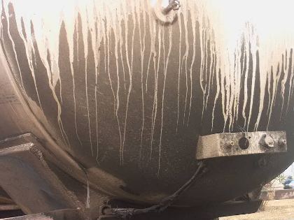 Xe chở khí đang chạy bỗng cháy đùng đùng trên Quốc lộ 1A - 5