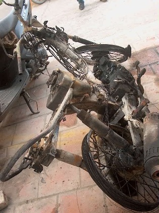 Cận cảnh chiếc xe cháy trơ khung trên Quốc lộ 18 - 3