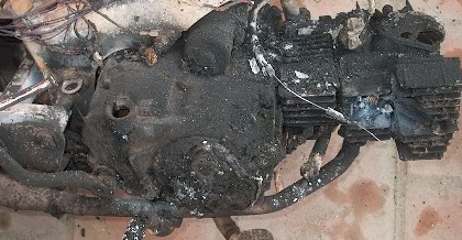 Cận cảnh chiếc xe cháy trơ khung trên Quốc lộ 18 - 2