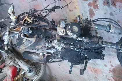 Cận cảnh chiếc xe cháy trơ khung trên Quốc lộ 18 - 5