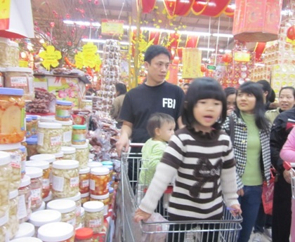 “Biển người” sắm tết, siêu thị chật cứng - 5