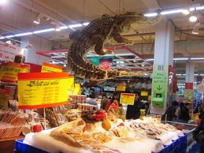 “Biển người” sắm tết, siêu thị chật cứng - 15