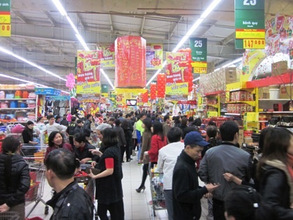 “Biển người” sắm tết, siêu thị chật cứng - 8