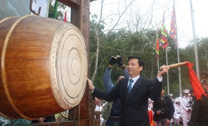 Yên Tử đón hơn 6 vạn du khách ngày khai hội - 5