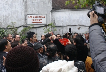 Chủ tịch nước cùng kiều bào thả cá chép tiễn ông Táo về trời - 5