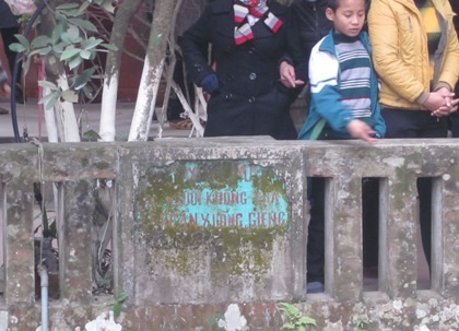 3 “ông cá thần” đền Giếng “ngạt thở” bởi... tiền lẻ - 8