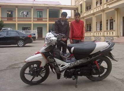 Sa lưới khi mang 2 xe trộm cắp đua tốc độ trên Quốc lộ - 1