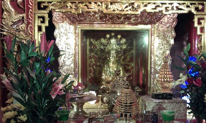 Đi lễ Bà chúa Kho: Vay tiền ảo, “đốt” tiền thật - 5 Đi lễ Bà chúa Kho: Vay tiền ảo, “đốt” tiền thật - 5