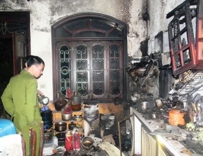 Quên tắt bếp gas, cháy nhà ngày tết - 1