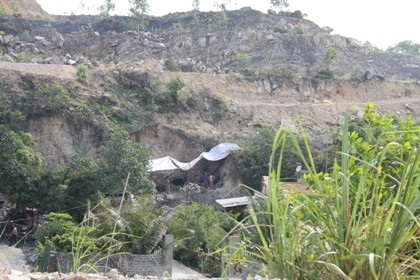 Sập lò than “thổ phỉ”, một người tử vong - 1