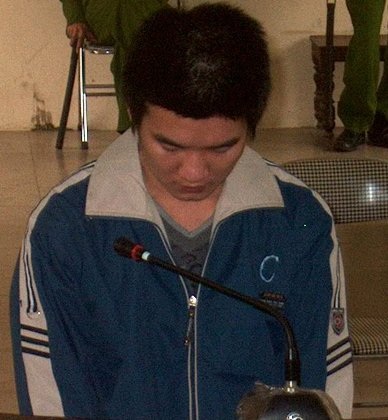 Mở phim đồi trụy ép cháu bé 9 tuổi xem để hiếp dâm - 1